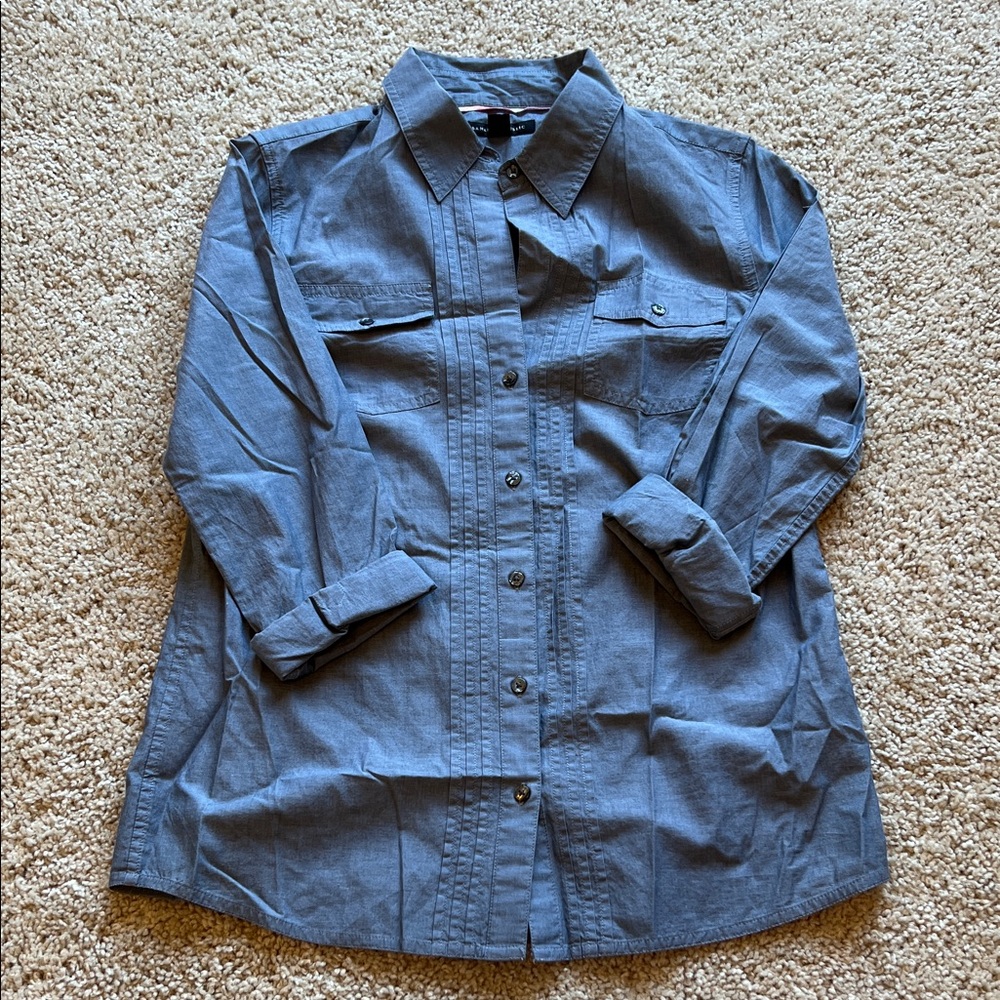 Banana Republic Women’s Blue Button-Up Shirt Size Medium Petite